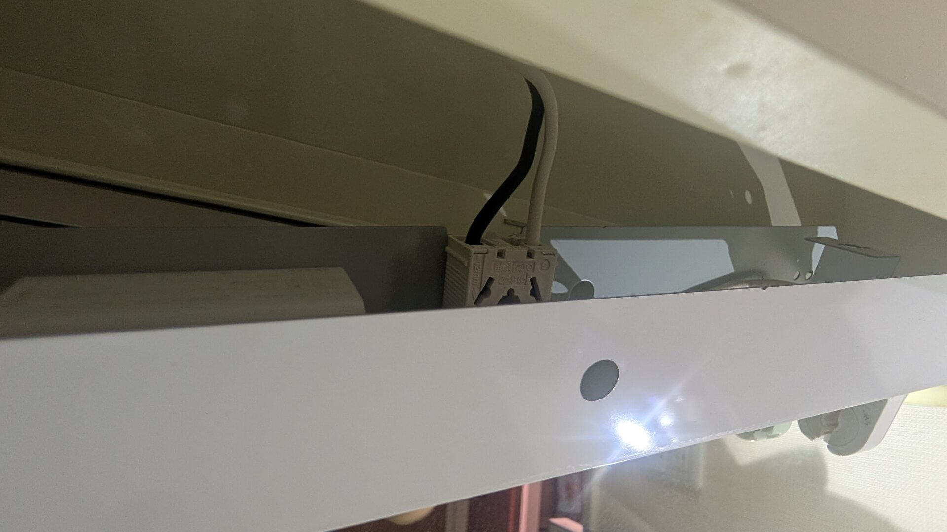 引き出した照明器具本体の元の配線状態